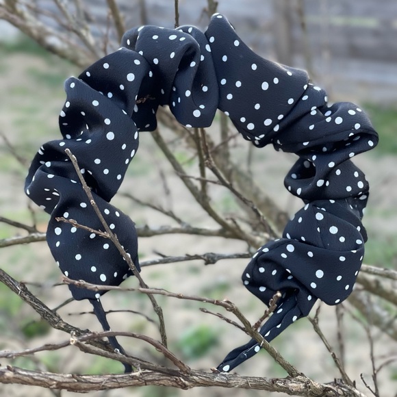 New Quality Black and White Polka dots bendable ruffle fabric satin headband - Picture 1 of 17